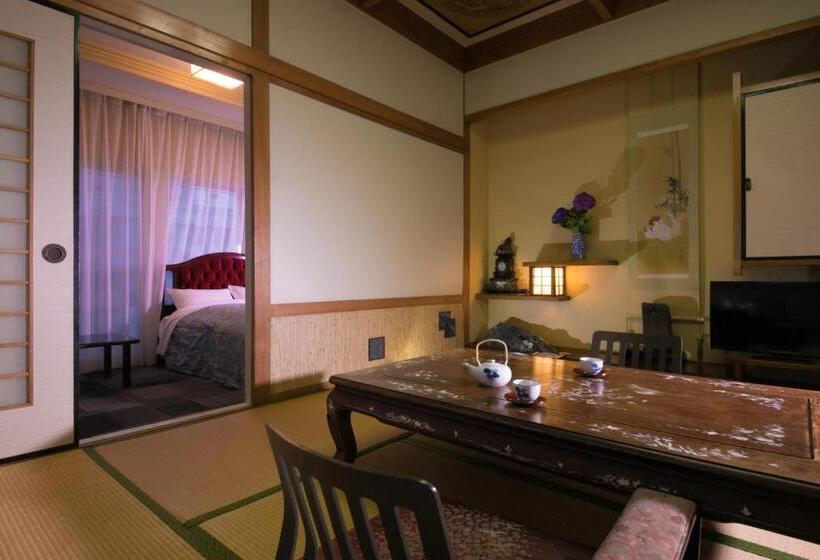 Quarto Familiar, Housenkaku