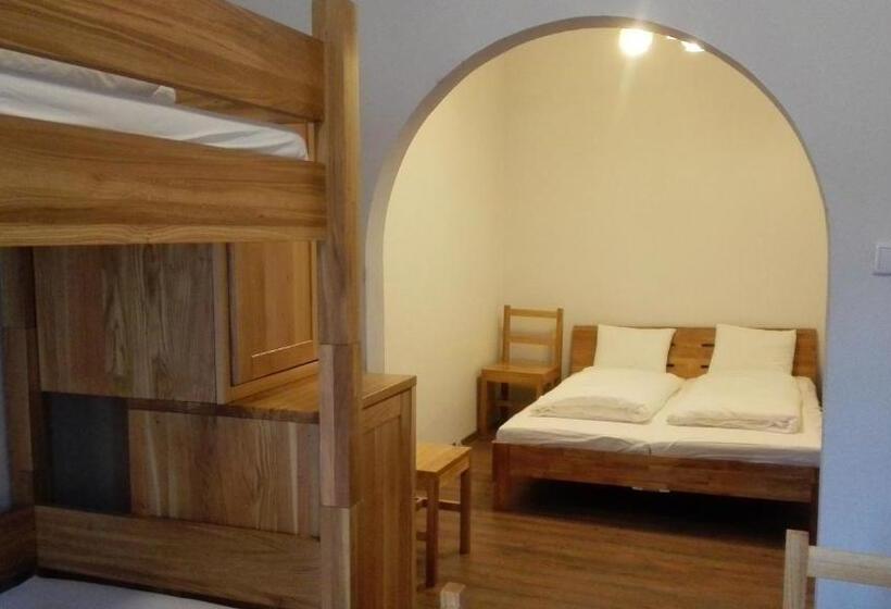 Family Suite, Sinos