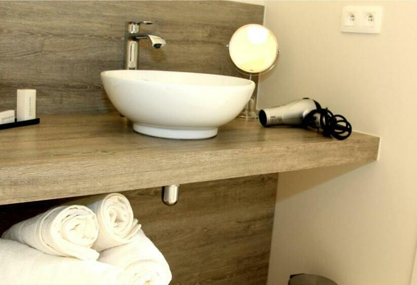 Quarto Estandar, B&b Laurus