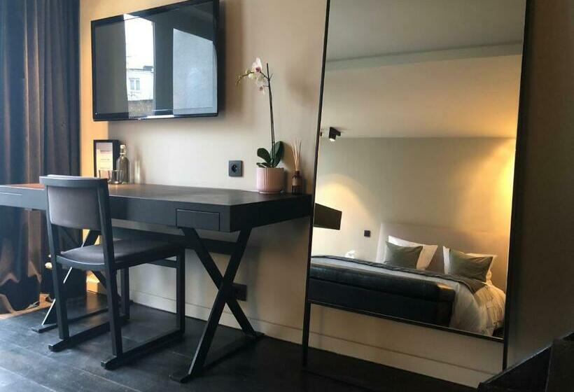 جناح مزود بتراس, Museum Suites