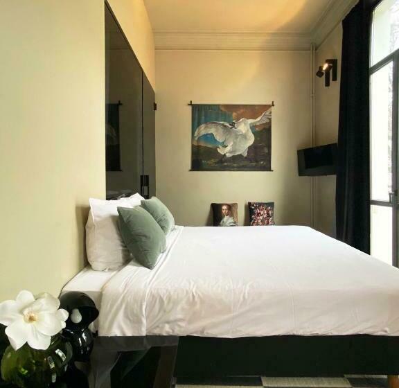 غرفة قياسية مزوَّدة بشُرفة, Museum Suites