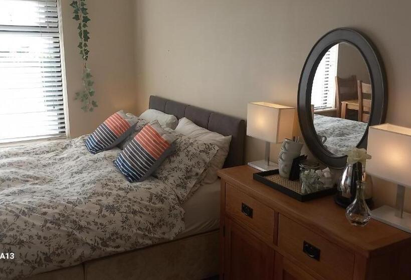 수피리어 스튜디오, Relax At Safe Haven