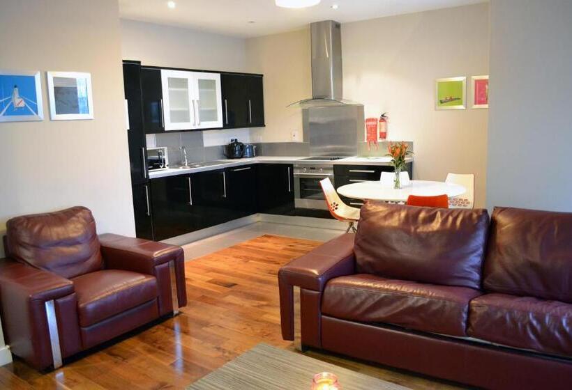 Апартаменты 3 Спальни, Carrick Plaza Suites And Apartments