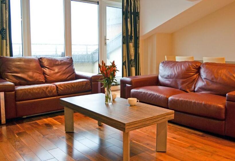 Апартаменты 3 Спальни, Carrick Plaza Suites And Apartments