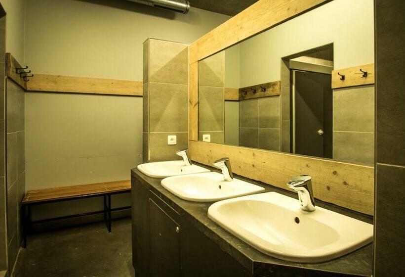 Семейный Номер, Lakeside Paradise Sport Hostel