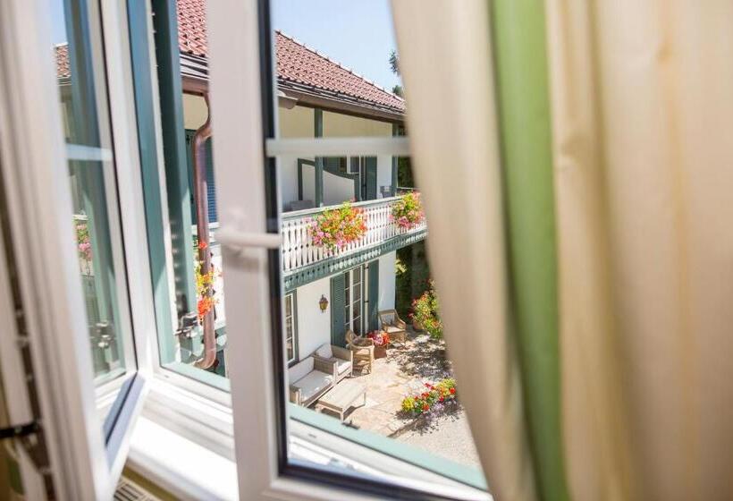 سوییت با چشمانداز باغ, Villa Konstanze