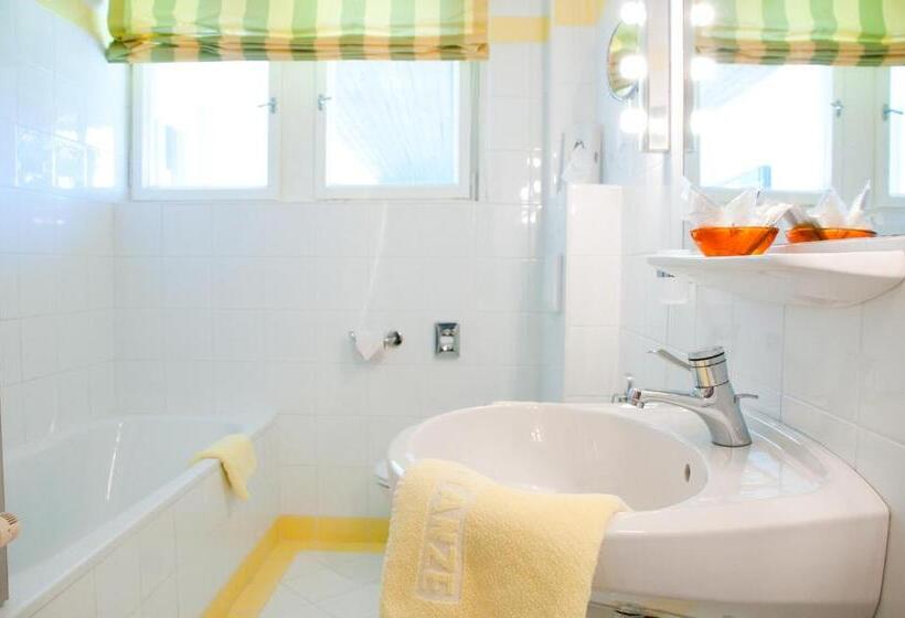 سوییت با چشمانداز باغ, Villa Konstanze