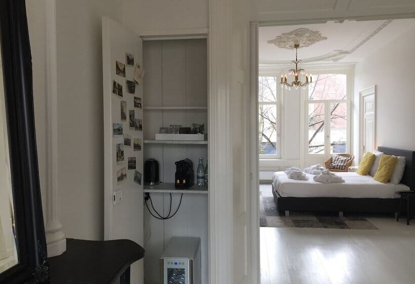 سوییت, Nine T Teen Bed And Boutique