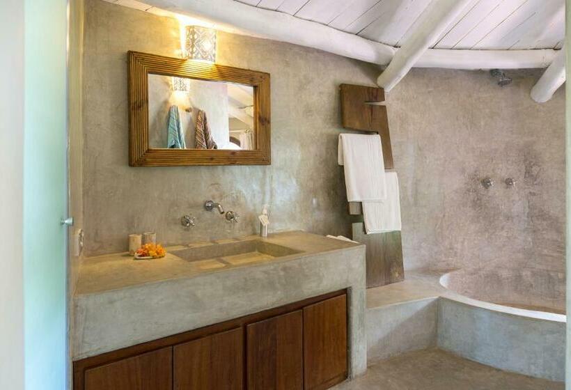 سوییت با چشم‌انداز دریا, Kobe Suite Resort