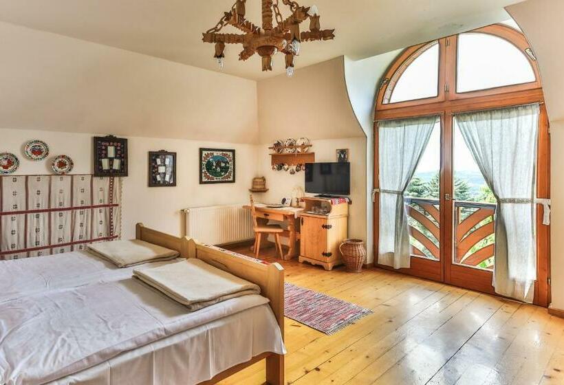 Quarto Estandar, Bagolyvár Panzió