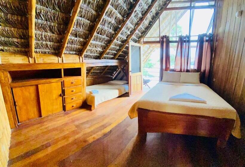 Трехместный Номер Стандарт с Балконом, River Spot Lodge