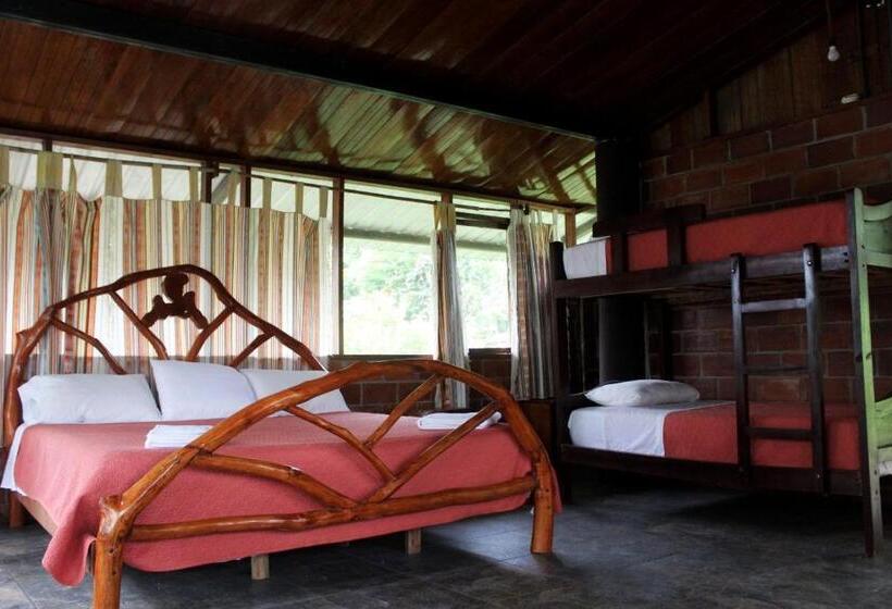 Четырехместный Номер Стандарт Вид на Сад, River Spot Lodge
