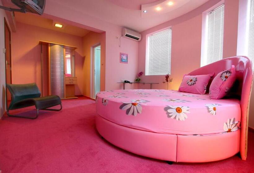 اتاق لوکس, Family Hotel Mania