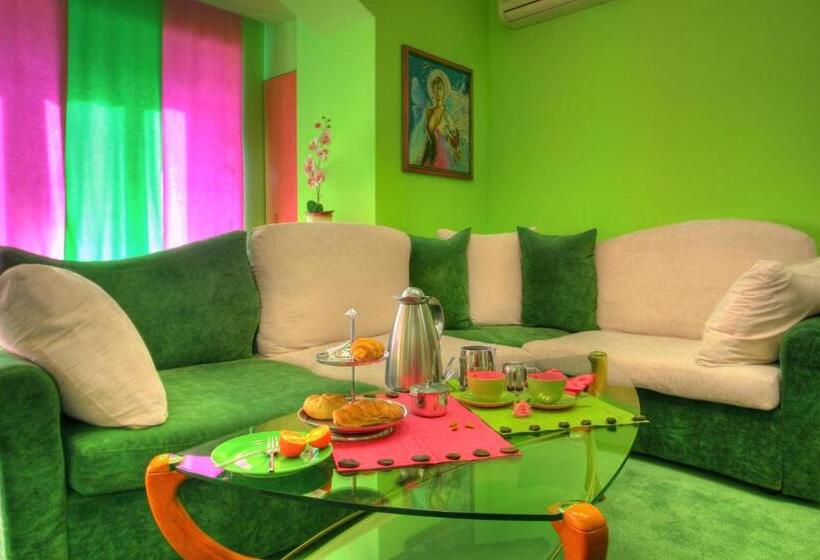 استودیوی استاندارد, Family Hotel Mania