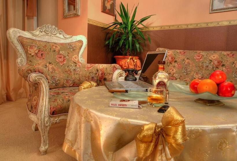 سوییت جونیور لوکس, Family Hotel Mania