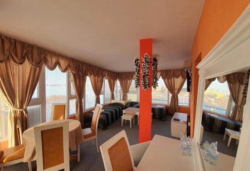 סוויטה עם מרפסת, Family Hotel Paros