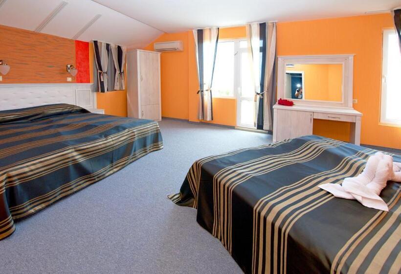 חדר משפחתי, Family Hotel Paros