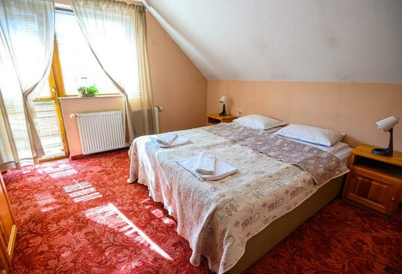 استودیو خانوادگی, Family Hotel Chichin