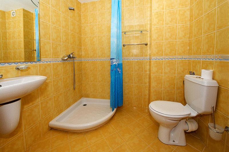 Полулюкс, Paradise Hotel & Relax Center