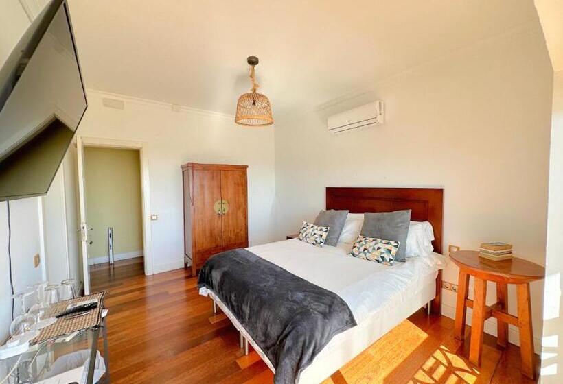 غرفة قياسية مطلّة علي البحر مزوَّدة بشُرفة, Villa Dama By Airnest
