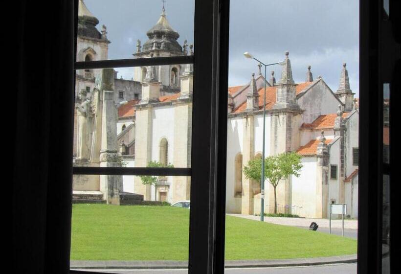 اتاق استاندارد سه تخته با سرویس بهداشتی مشترک, Most Art Boutique Hostel