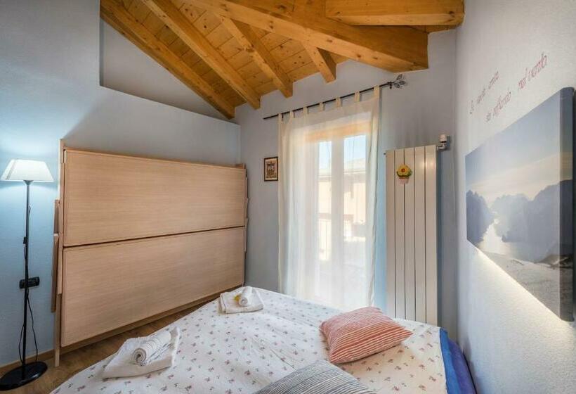 Номер Стандарт, La Casa Del Poeta