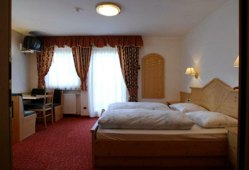 Quarto Estandar com Sacada, Falzares