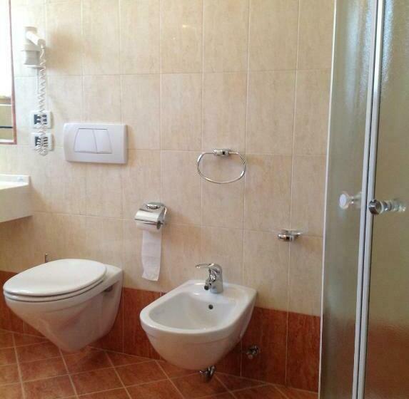 Quarto Estandar com Sacada, Falzares