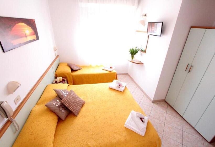 标准三人间, Misano Hostel