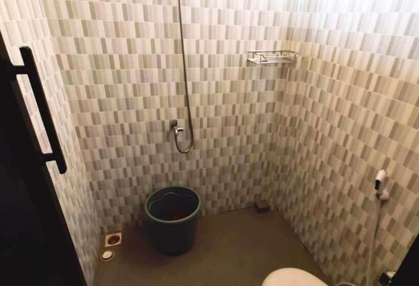 Номер Economy, Spot On 93880 Guest House Bu Iin Syariah