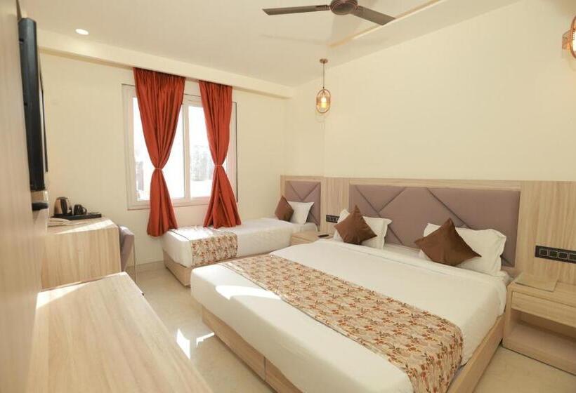 스탠다드 트리플 룸, Zed Hotel   Igi Airport Delhi