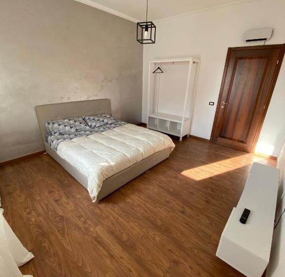 اتاق استاندارد سه نفره, Aurora Rooms