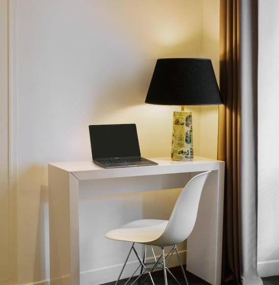 חדר סטנדרט יחיד עם מרפסת, Yelo Lumière Powered By Sonder