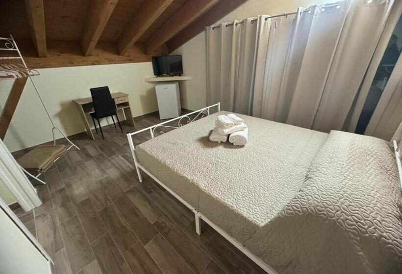 Четырехместный Номер Стандарт, Park 20 Guest House
