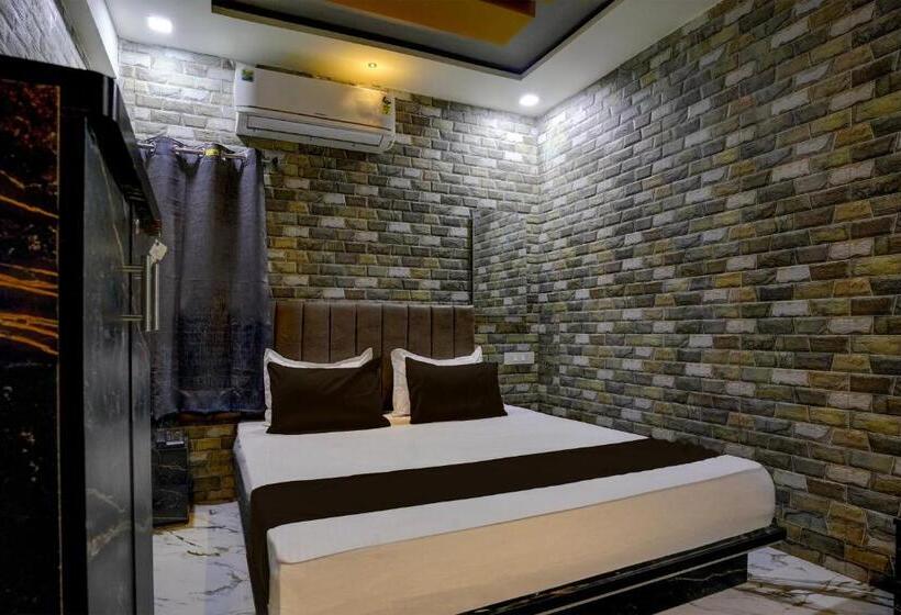 Трехместный Номер Классика, Collection O Hotel Leo Inn