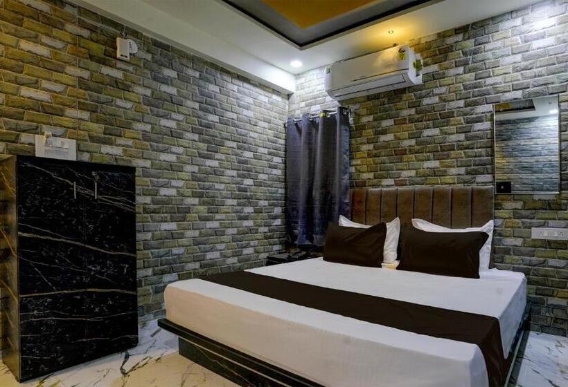 Трехместный Номер Классика, Collection O Hotel Leo Inn