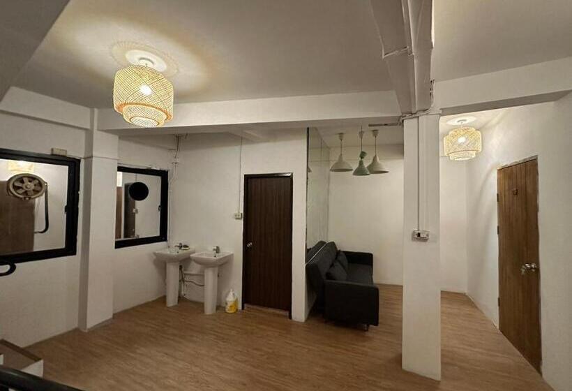 Quarto Estandar Individual, Thai Siwilai Hostel By Tcd