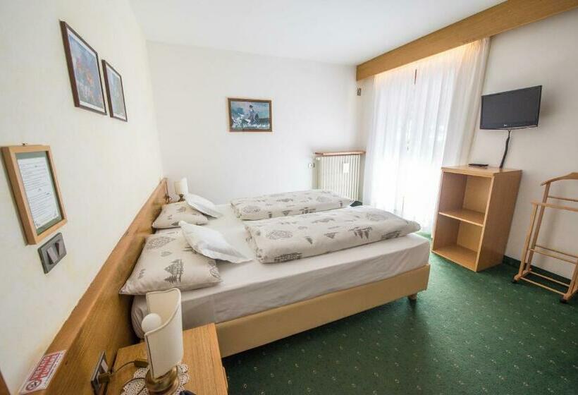 Standard Szoba, Garnì Bucaneve