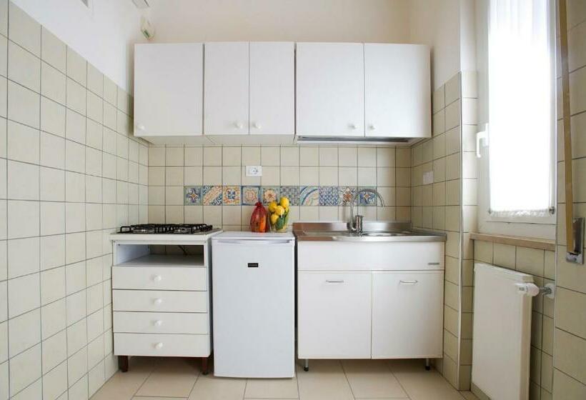 استودیوی استاندارد, Ligure Residence