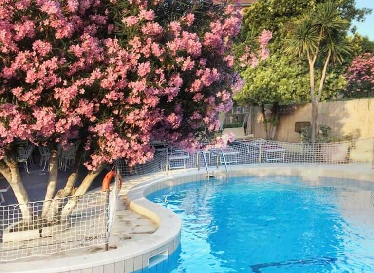 استودیوی استاندارد, Ligure Residence