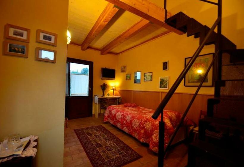 اتاق استاندارد سه تخته با چشم‌انداز, Manouche Osteria B&b