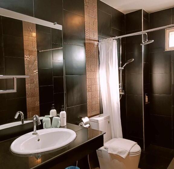 Номер Deluxe Кровать Кинг, ๋jongluxpakdee โรงแรมจงรักษ์พักดี
