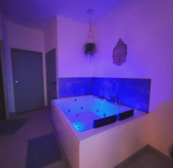 Номер Deluxe Кровать Кинг, La Promenade Suite & Spa