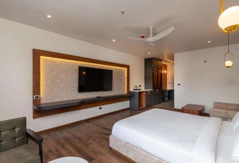 バルコニー付きジュニアスイート, The Chail Resort, Chail