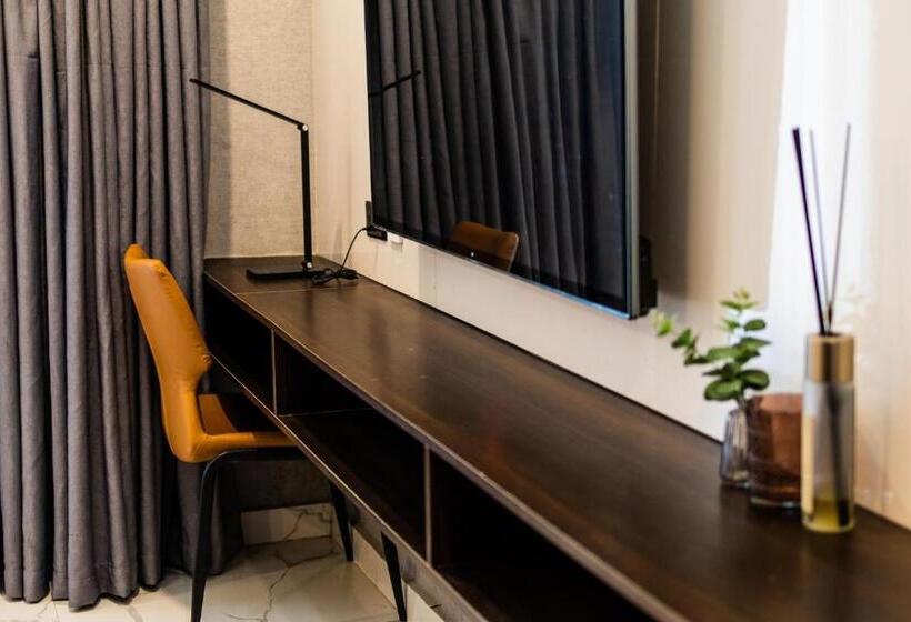 سوییت جونیور, Bon Hotel Nest Garki Ii