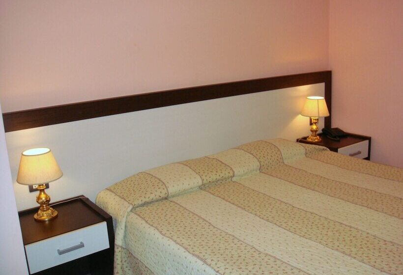 اتاق استاندارد سه نفره, Camere America B&b