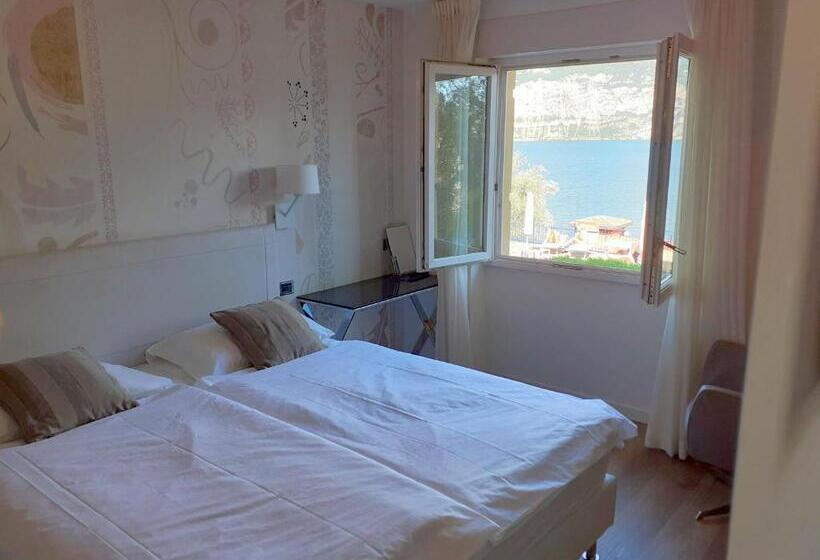 标准三人间, Capri