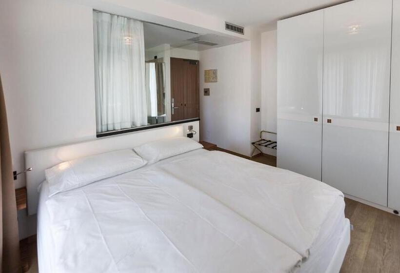 Quarto Triplo Estandar com Vistas, Capri