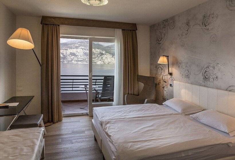 豪华湖景房, Capri