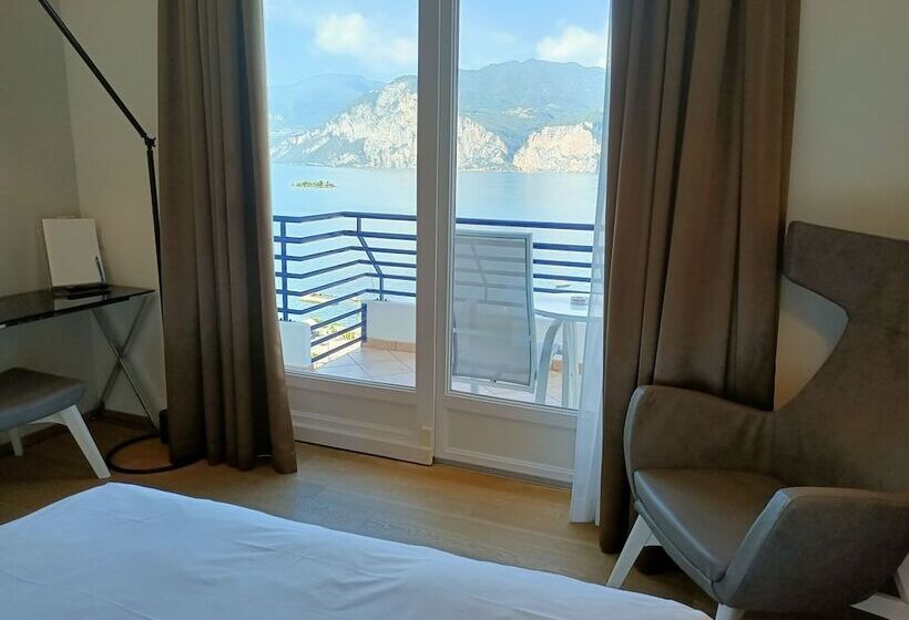 豪华湖景房, Capri